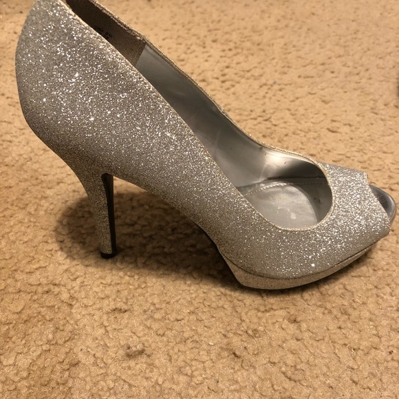 Heels - Picture 1 of 3